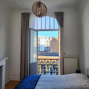 Bed & Blockchain Private With Shared Bathroom Brussels